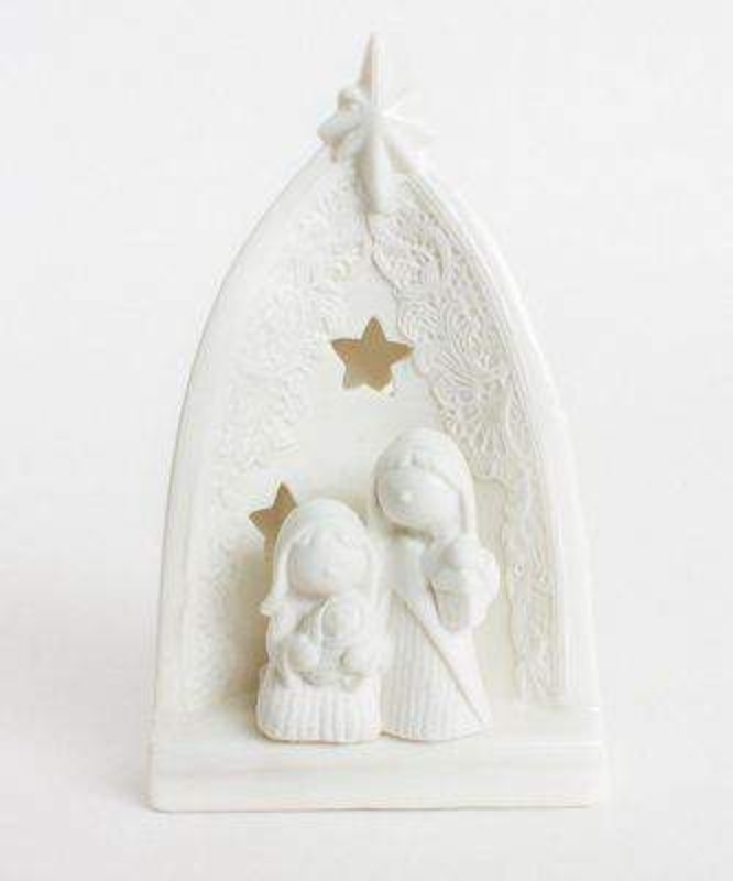 This is a gorgeous little ceramic T-light holder, the backlight from the candle lights up a nativity scene which includes the baby Jesus being held. The detailing is outstanding and looks fantastic under the candle light. Led Candle included. Size 18x1